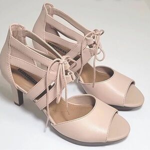 Clarks Women's Soft Cushion Adriel Elania Lace-Up Sandals